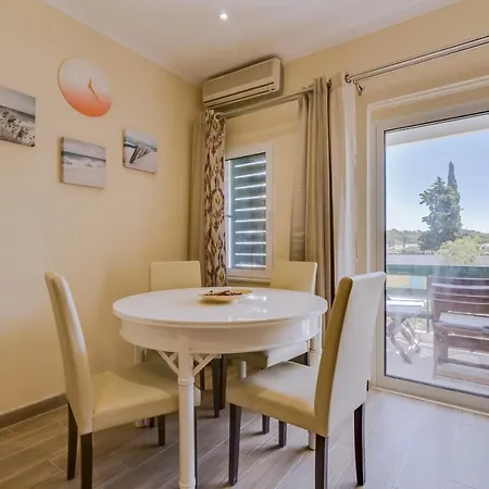 Marina & Casino - 1 Bedroom - Center Apartment *